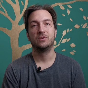 Luca Giorgetti nel suo studio